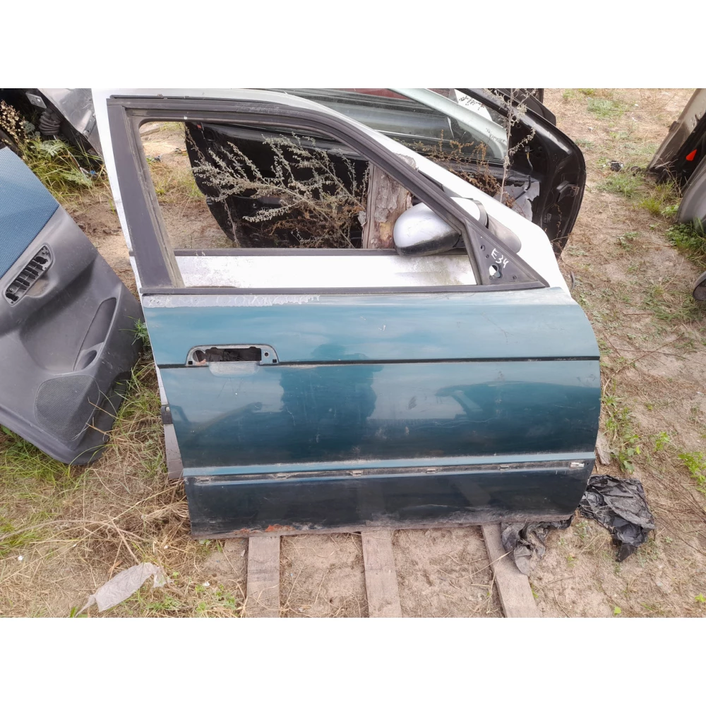 Передняя правая дверь BMW E34