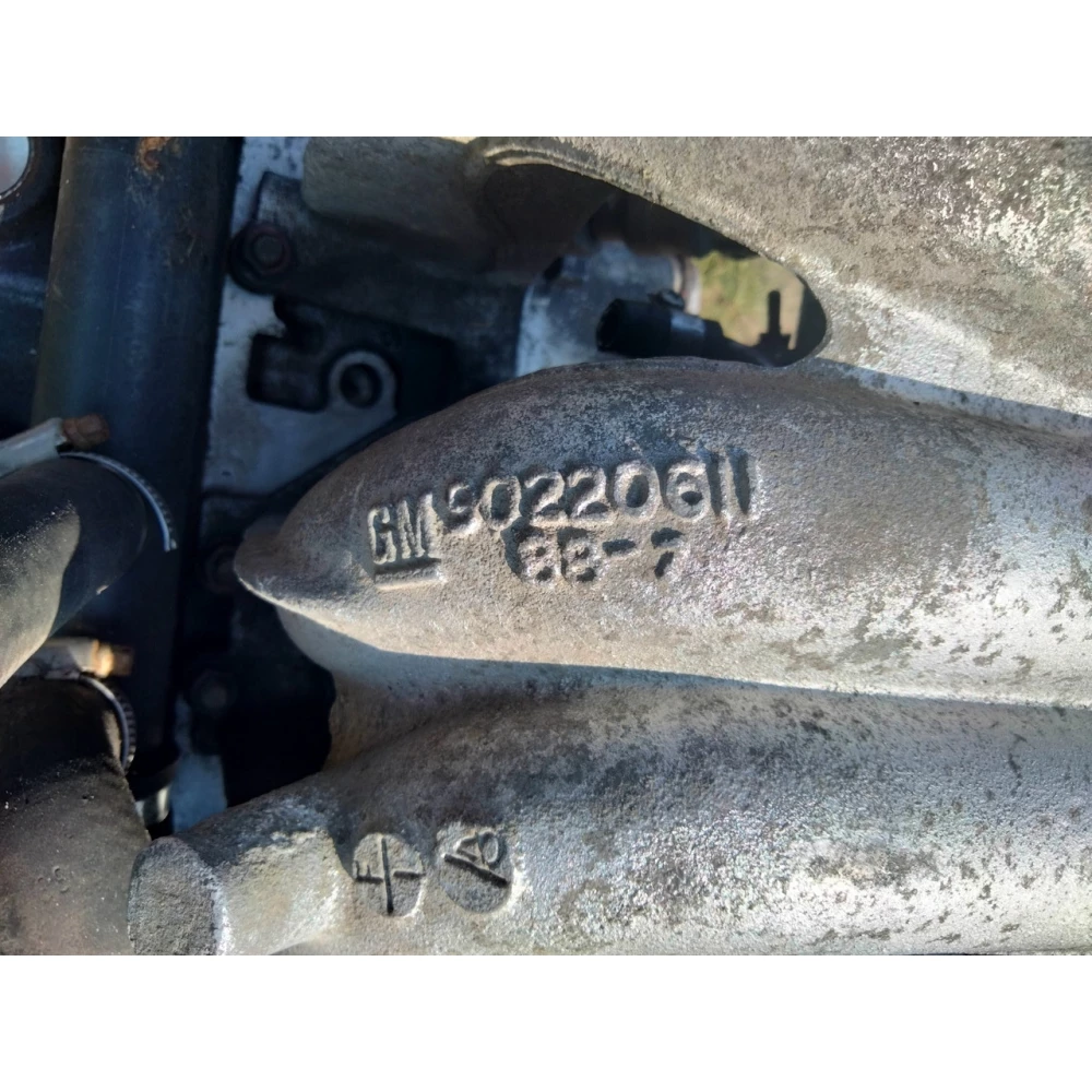 Колектор впускной Opel Vectra A 2.0 бензин  90220611