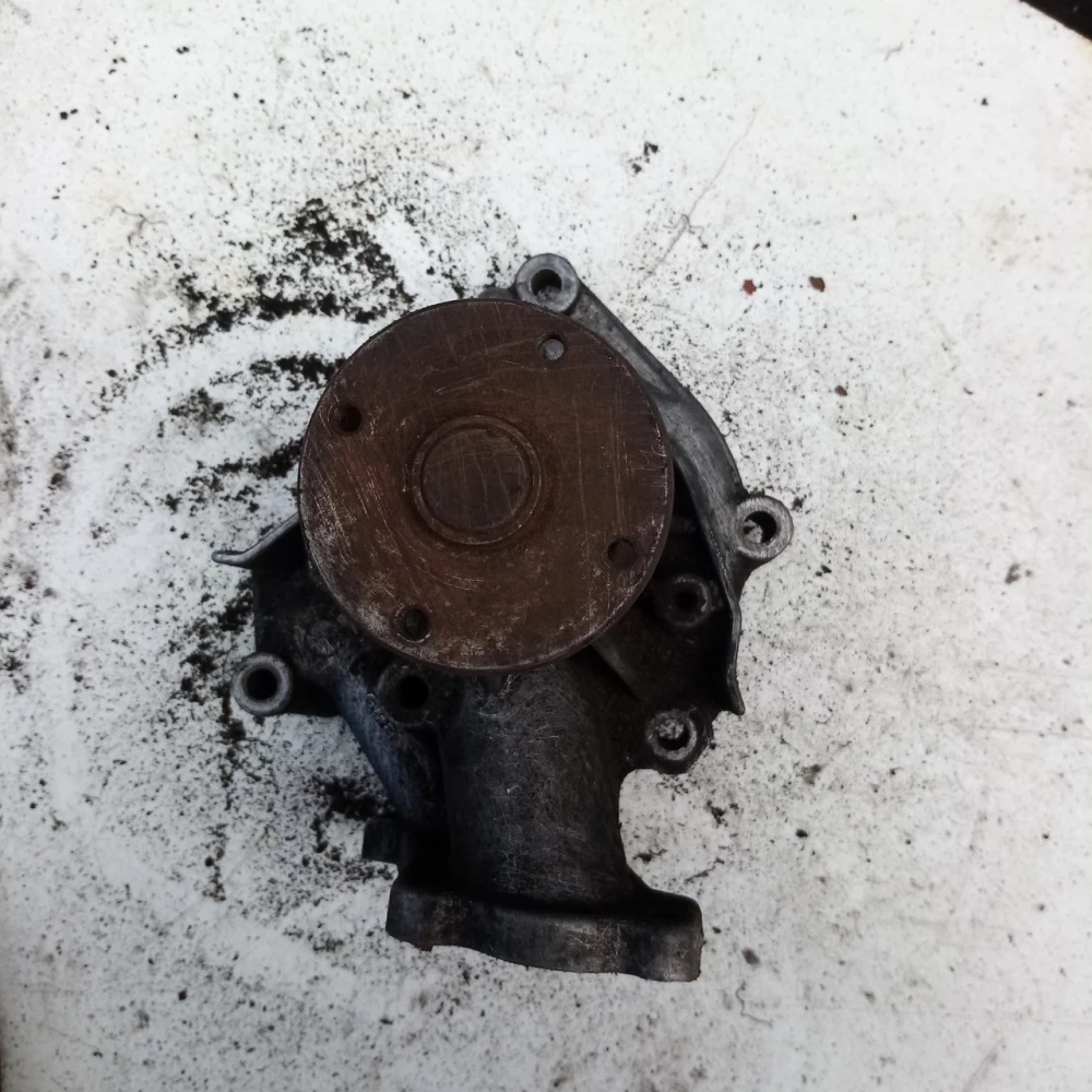 Помпа Mitsubishi Pajero 2.5 GMB M52