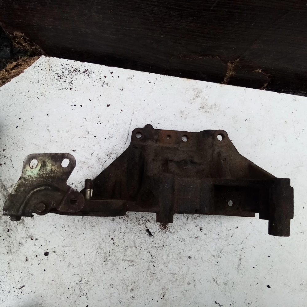 Кронштейн Mazda 6 GG 2.0 RF5C