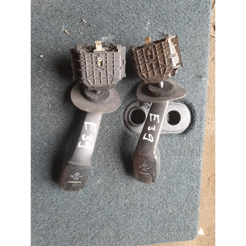 Переключатель поворотов BMW E39 8352172