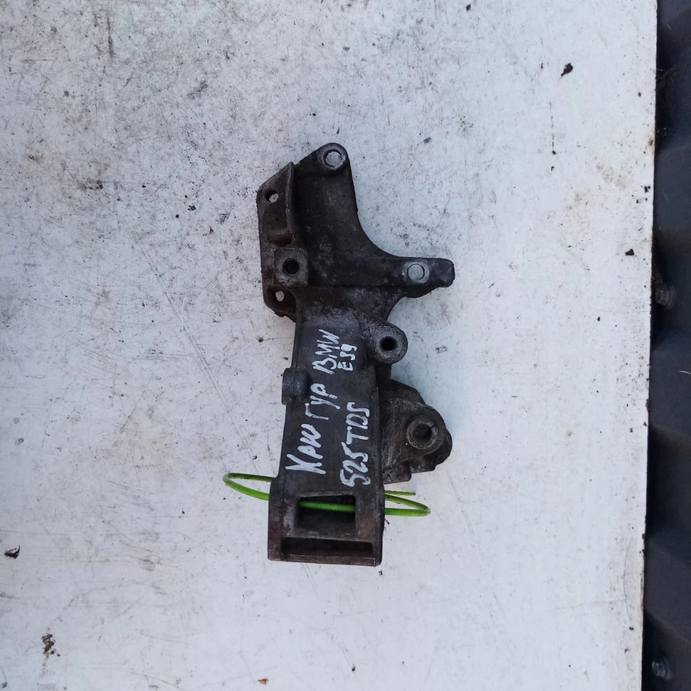 Крипление ГУР BMW E 39 525 11162215747