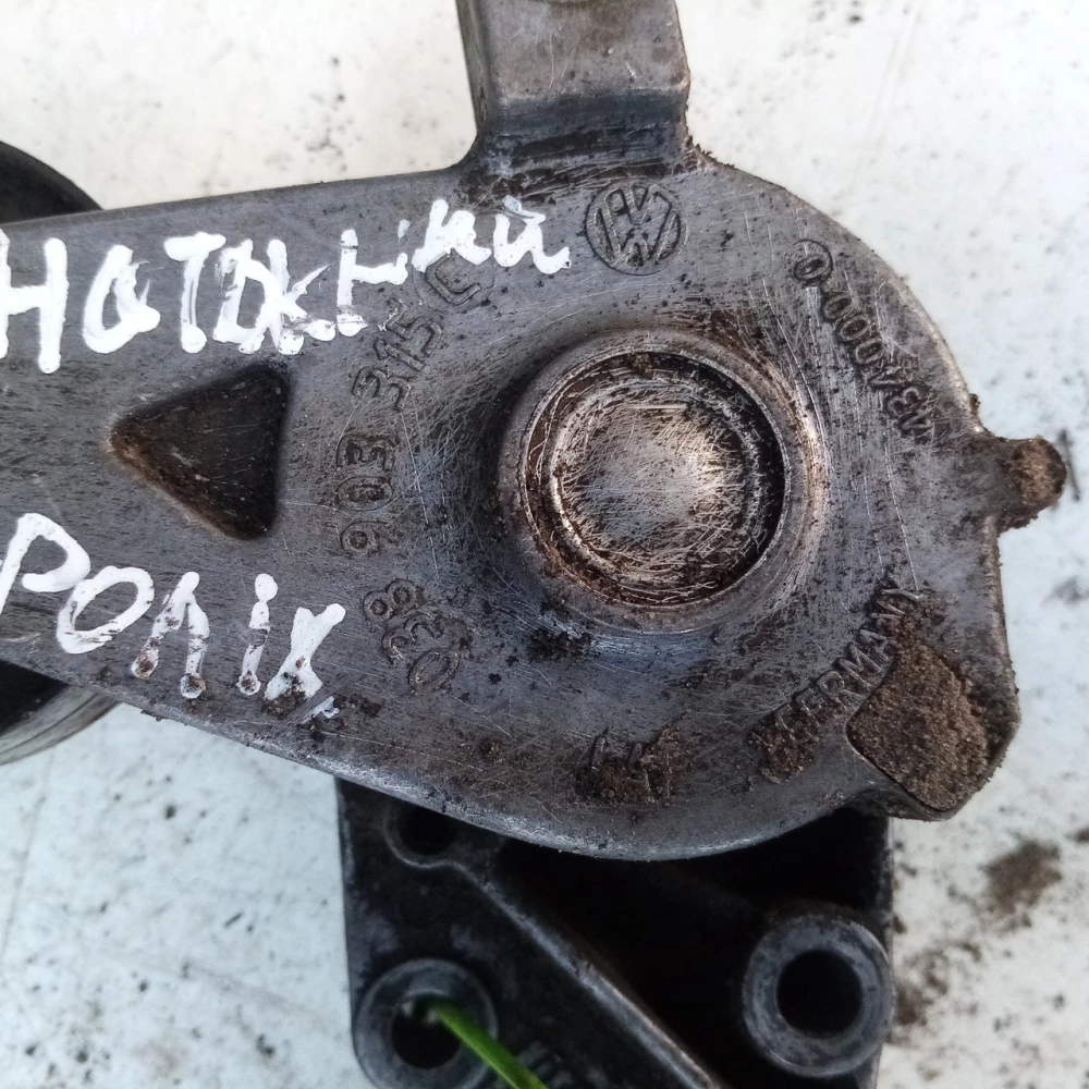 Натяжный  ролик Volkswagen 03890331c