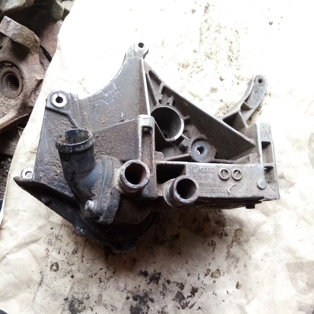 Корпус насоса  гур Ауди а4б5, VW Passat B5 028903142AF