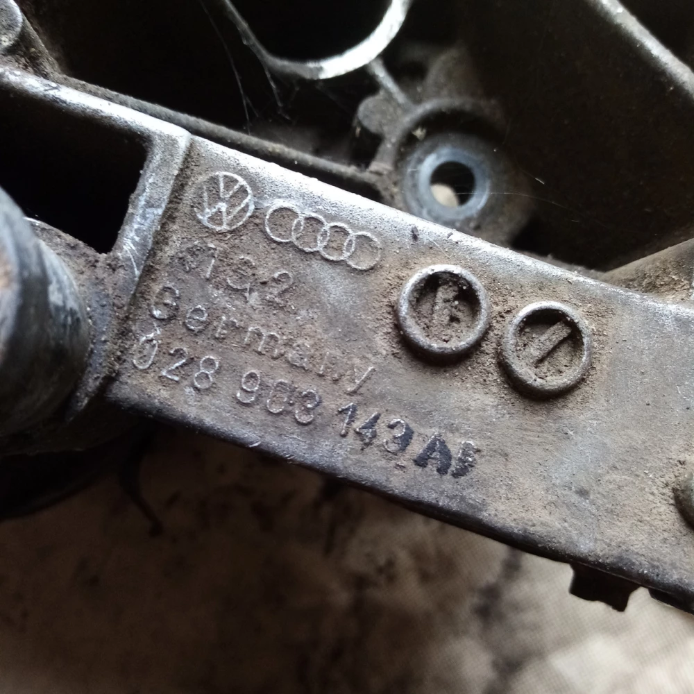 Корпус насоса  гур Ауди а4б5, VW Passat B5 028903142AF