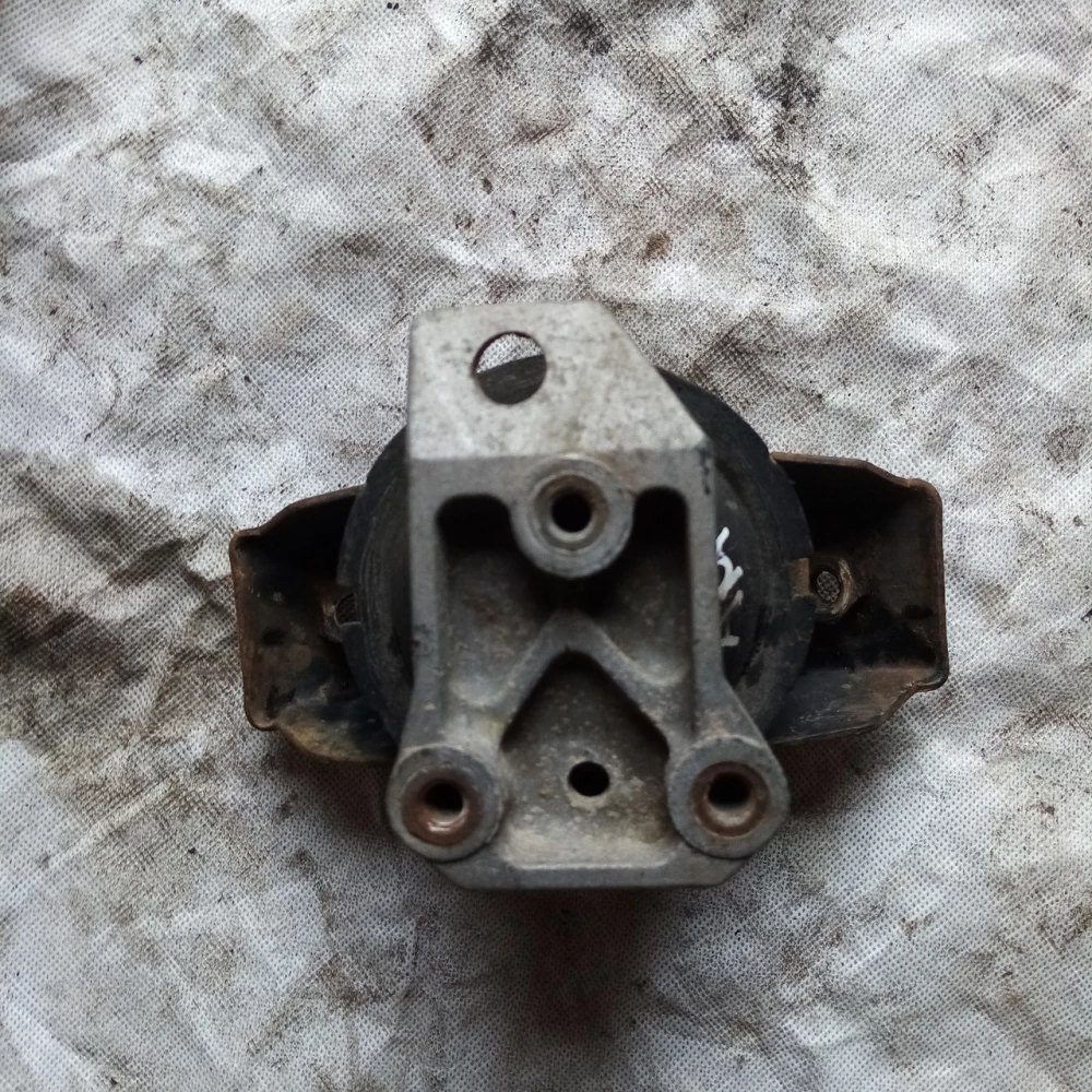 Подушка двигателя  Chery Amulet 1A00N7