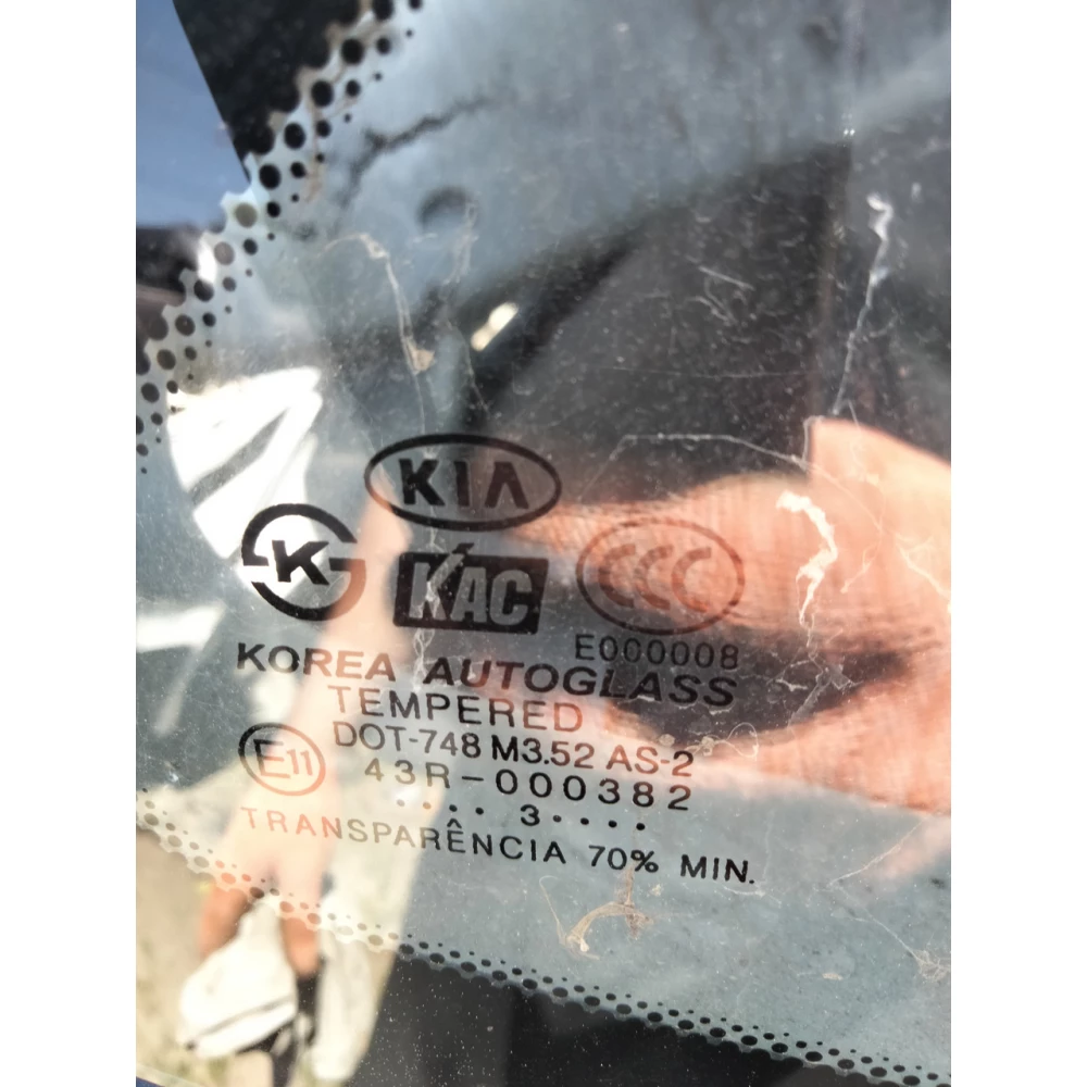 Стекло глухое боковое правое Kia Rio 1 хетчбек 2000—2005