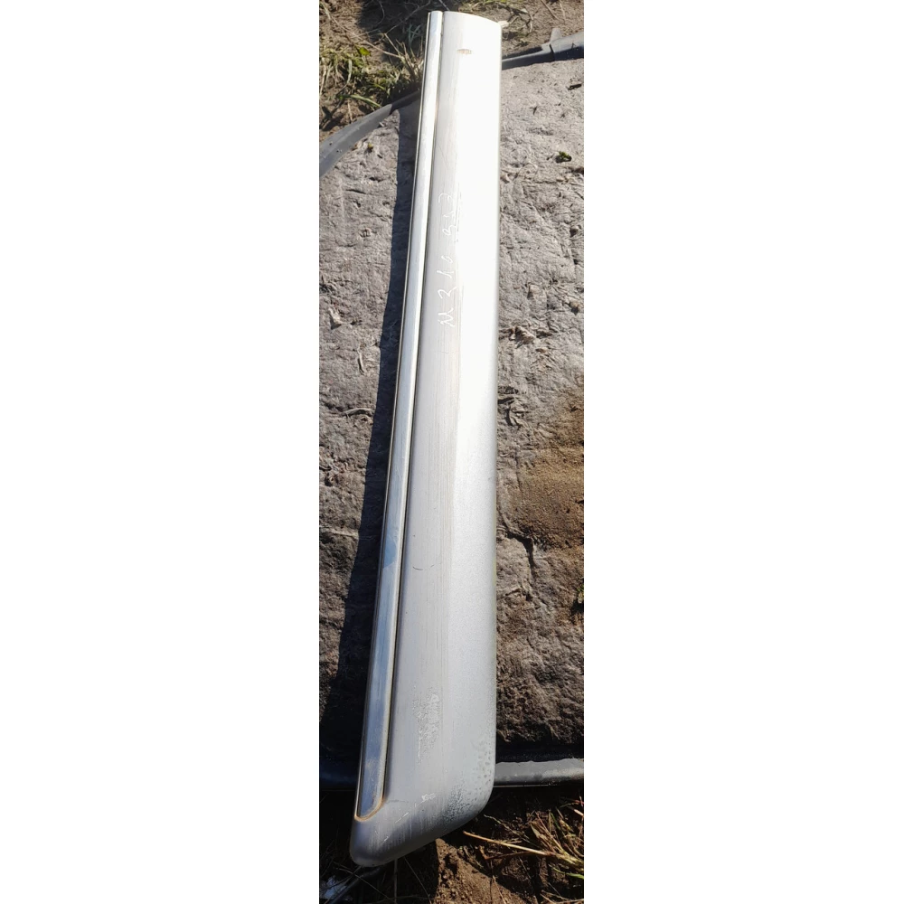 Молдинг задней правой двери Mercedes-Benz w210