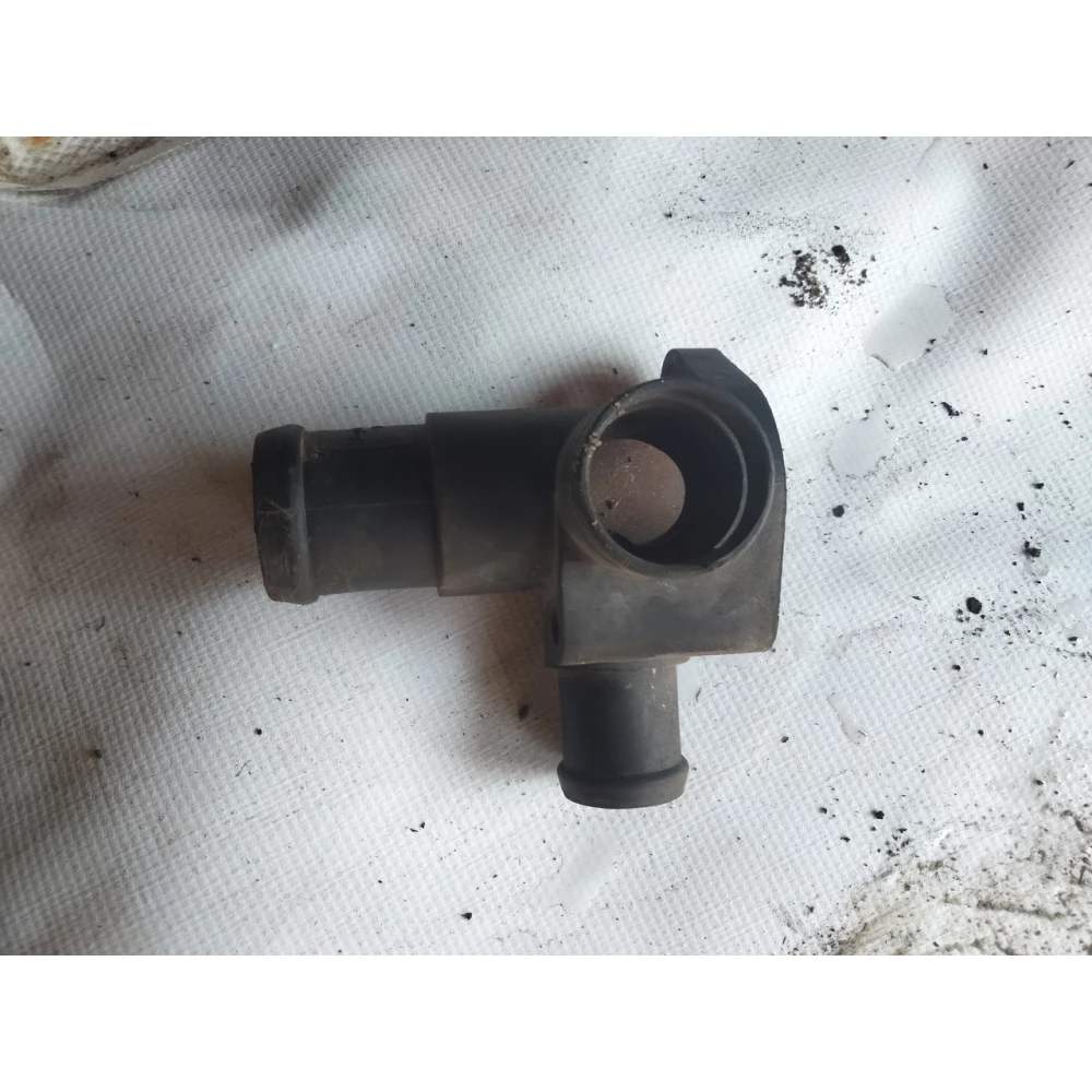 1114501100 флянец патрубка системы охлаждения двигателя Golf3 Passat B4 B3 Audi A4 B5