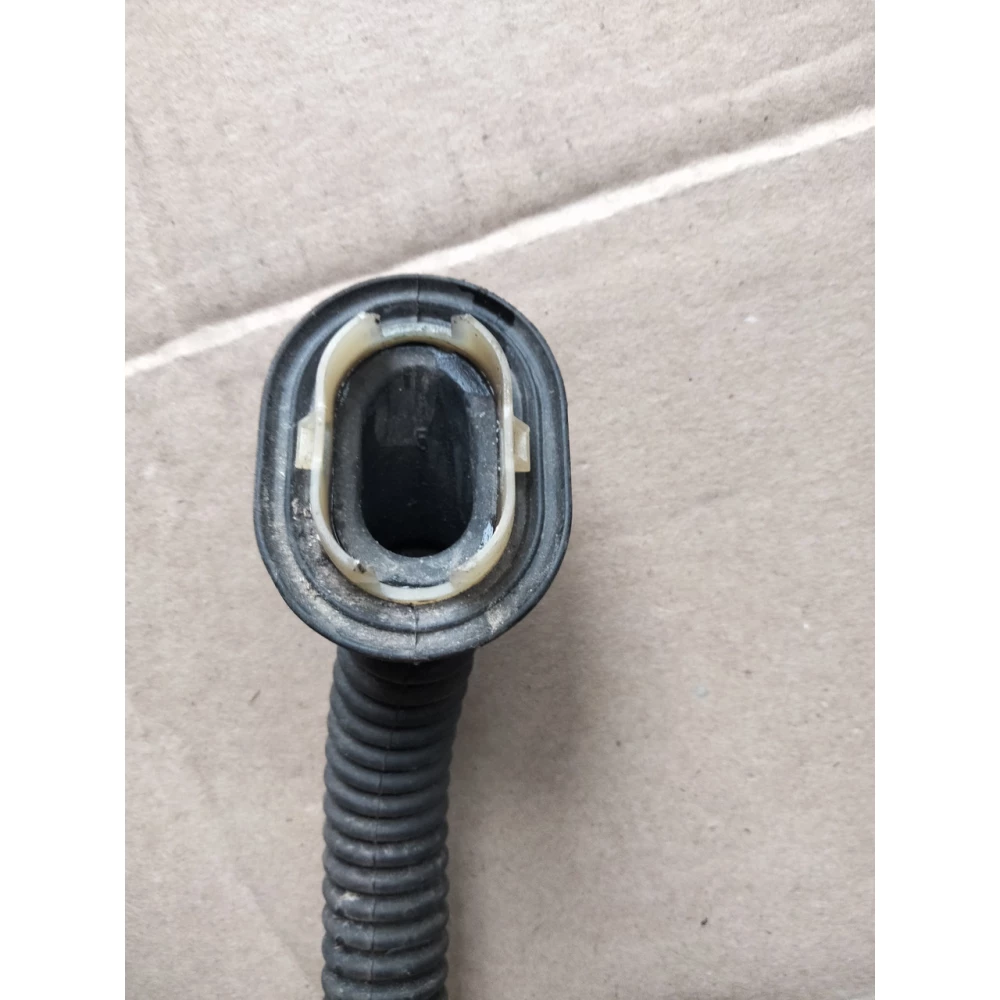2K0971829B резинка защита проводки крышки багажника Volkswagen Caddy 3