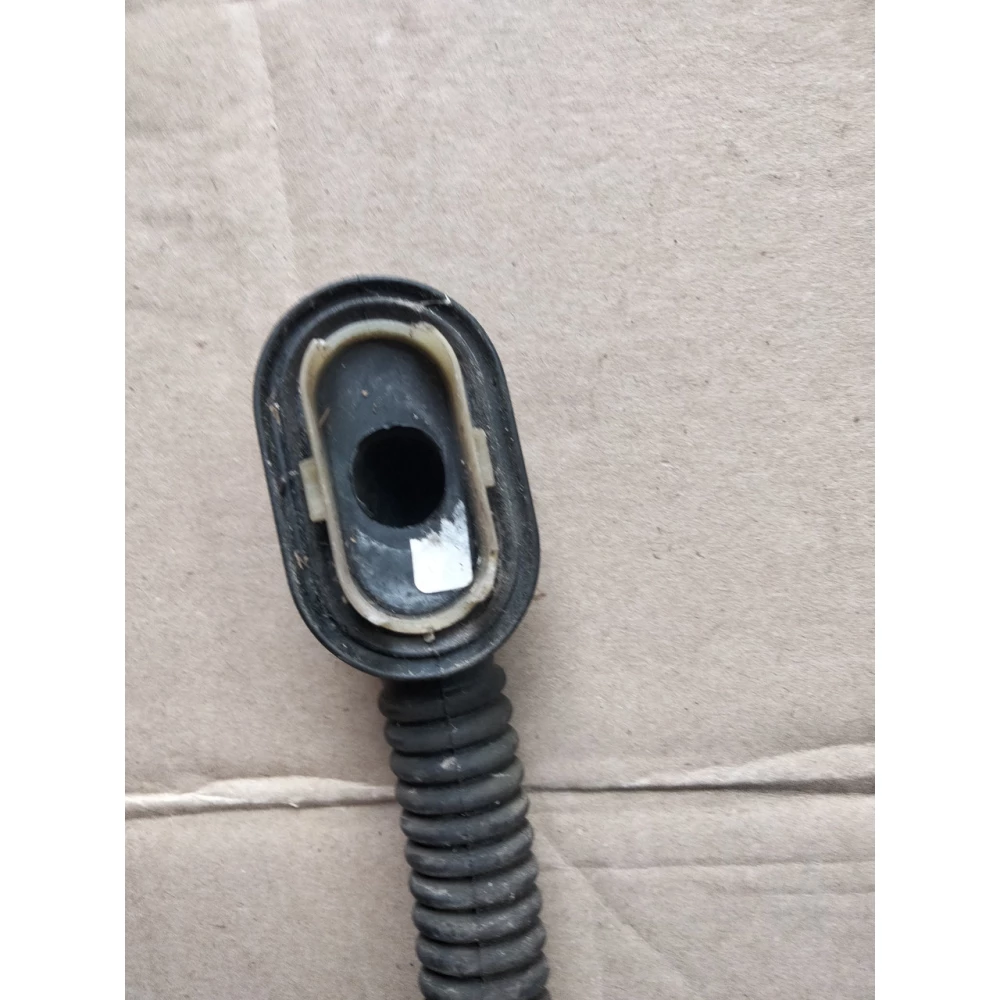 2K0971829B резинка защита проводки крышки багажника Volkswagen Caddy 3