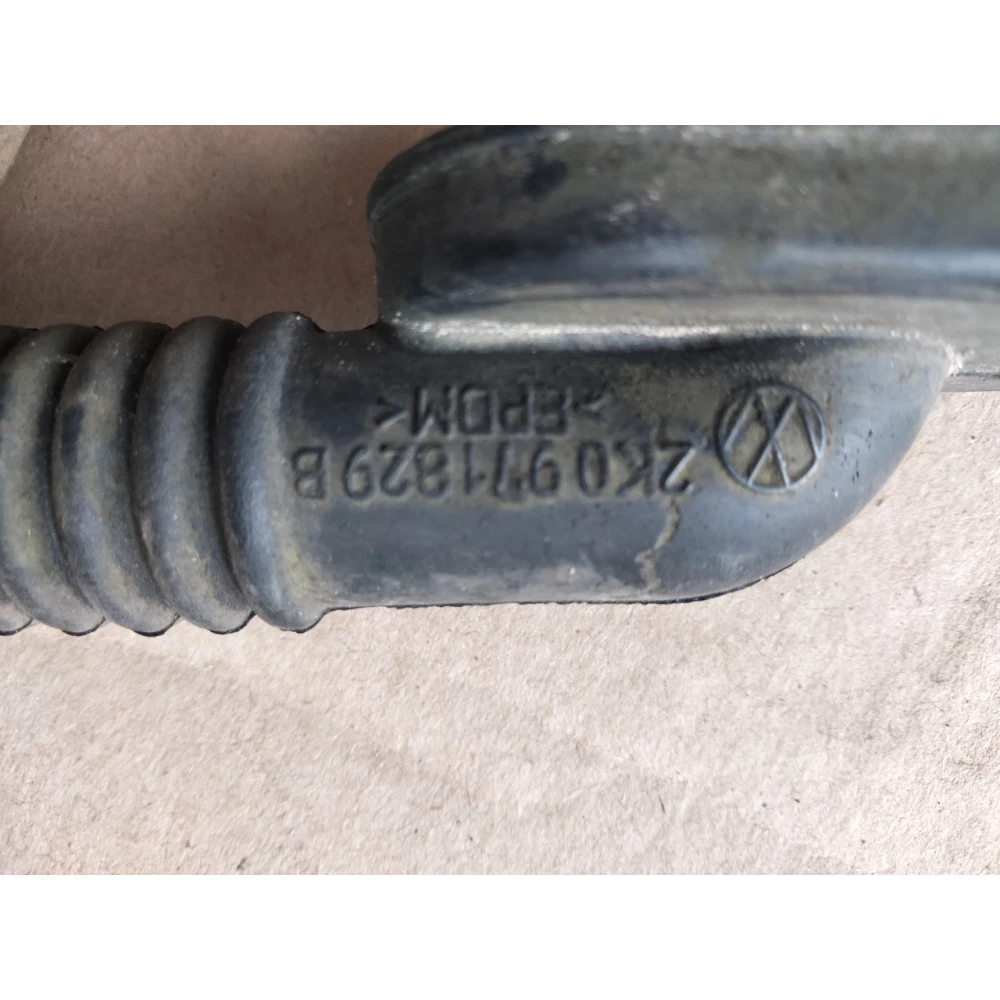 2K0971829B резинка защита проводки крышки багажника Volkswagen Caddy 3