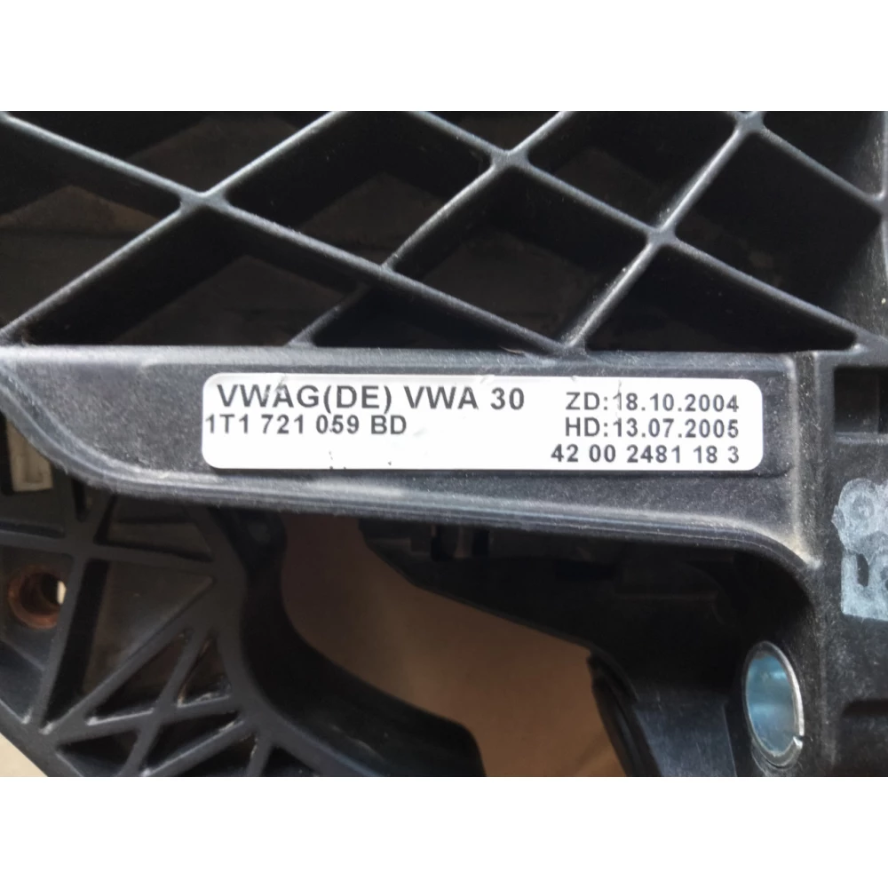 1K0721388K 1T1721059BD педаль сцепления Volkswagen Caddy 3
