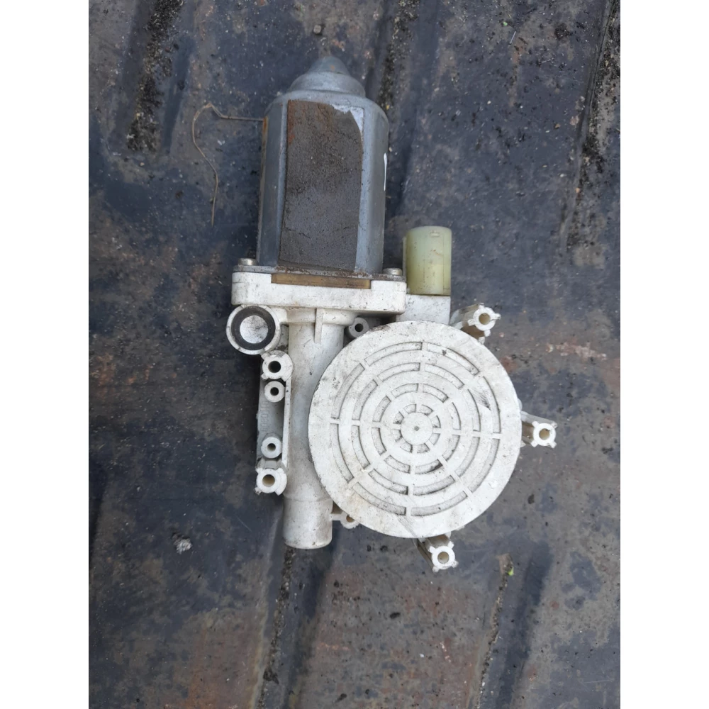 Левый стеклоподйомник BMW E39