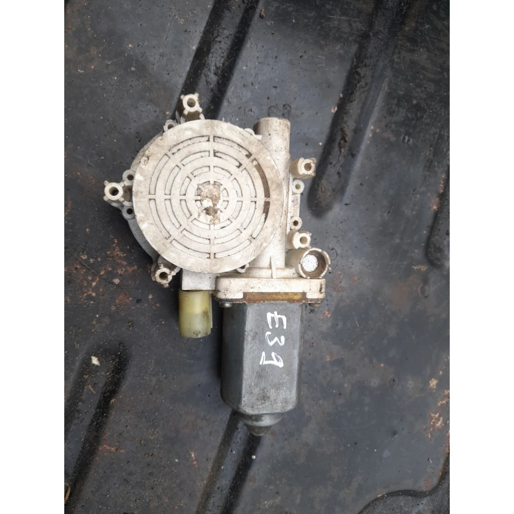 Передний левый моторчик  стеклоподйомника BMW e39