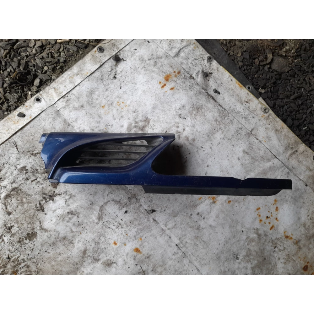 7700834200 решетка радиатора левая Renault Megane Scenic 1