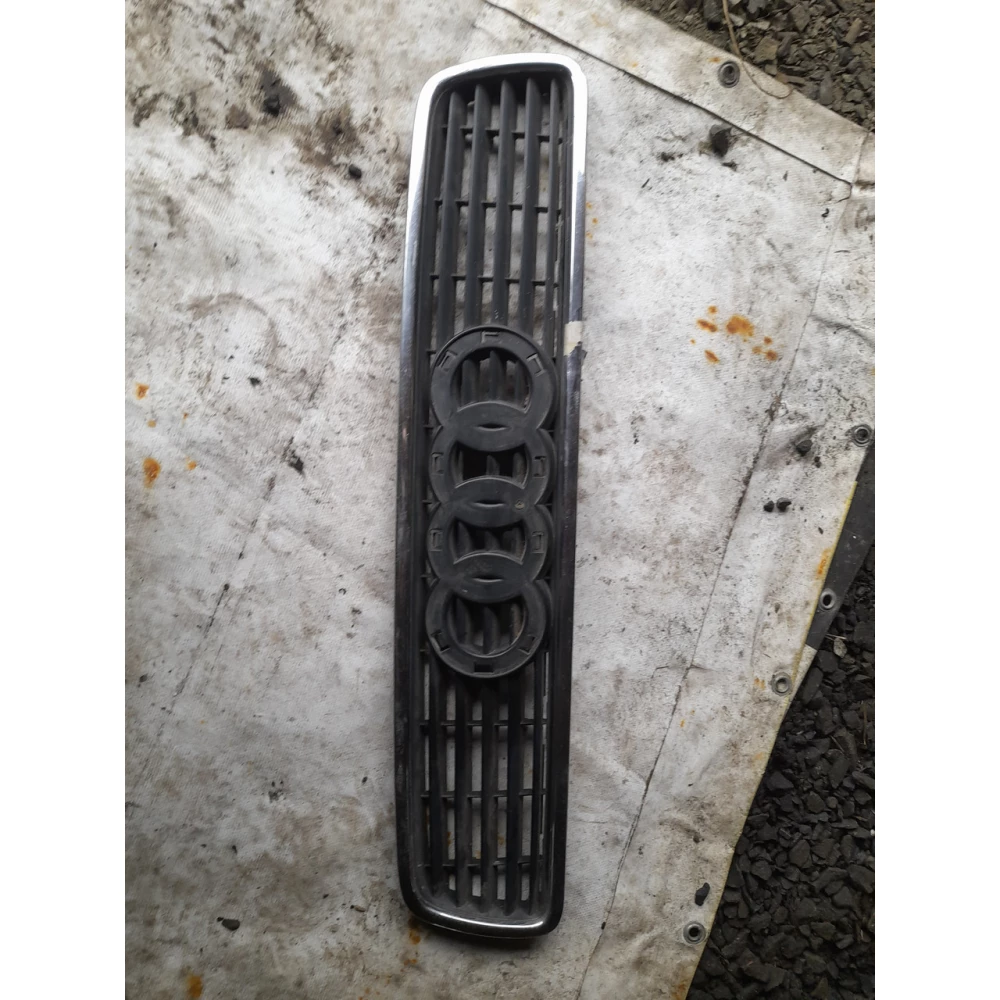 8D0853651E решетка радиатора Audi A4B5