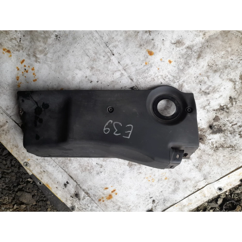 137122474430 декоративная кришка двигателя передняя  BMW E39