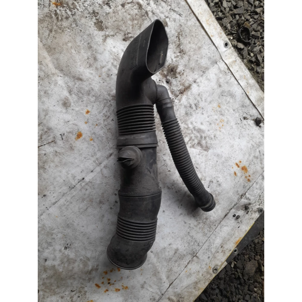 13712247004 патрубок подачи воздуха, воздуховод BMW E39 M51 2.5