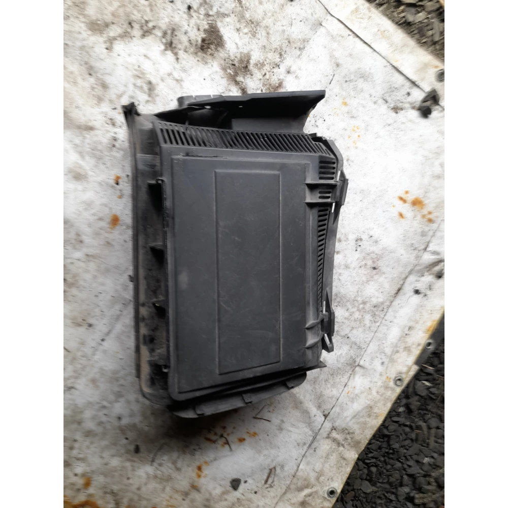 64318379624 корпус воздушного фильтра салона BMW E39