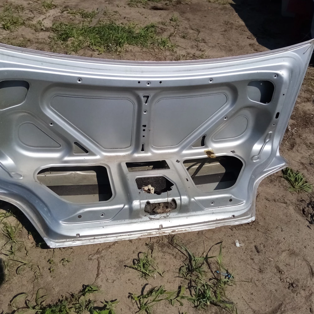 Кришка багажника Peugeot 406