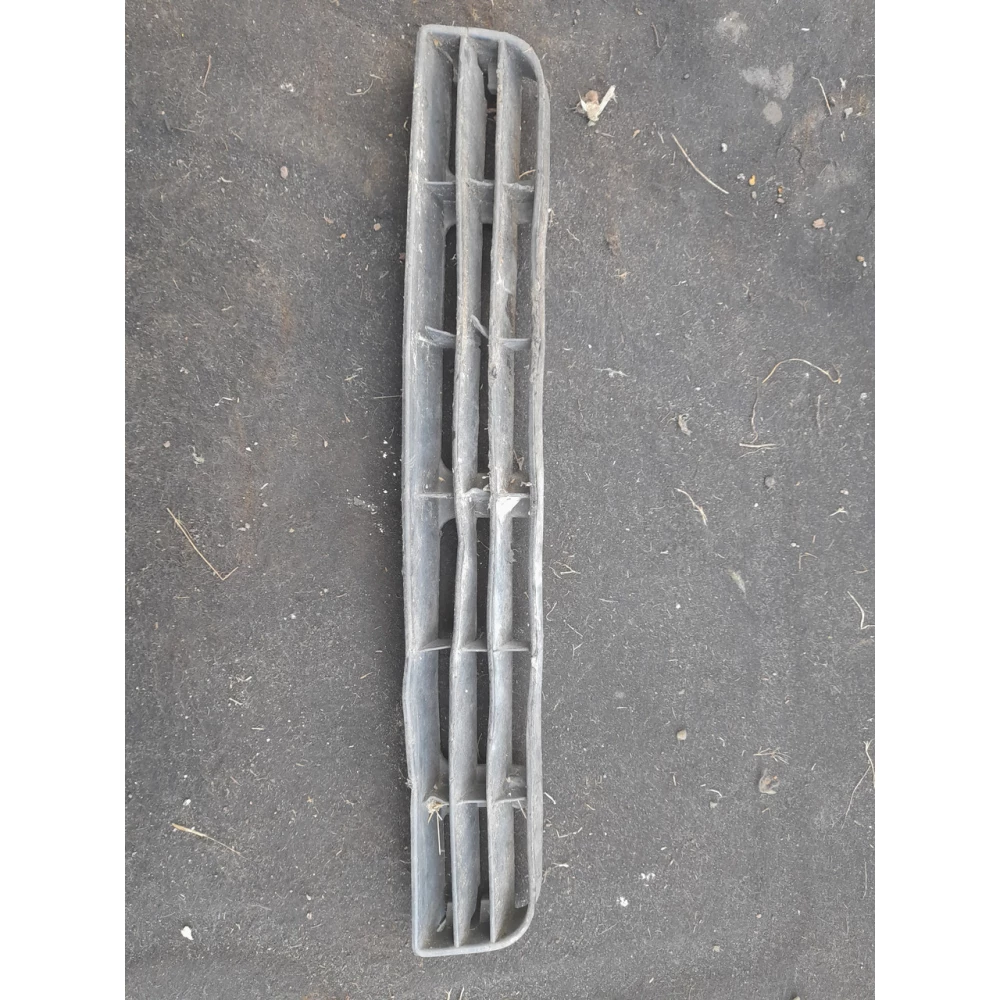 4A0807683 решетка бампера центральная Audi A6 C4