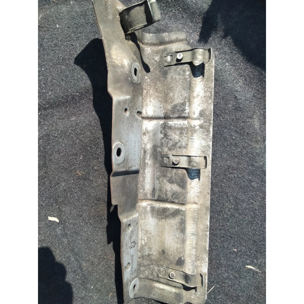 7700869708G/7700871747F защитный экран Renault Clio 1.0 8v