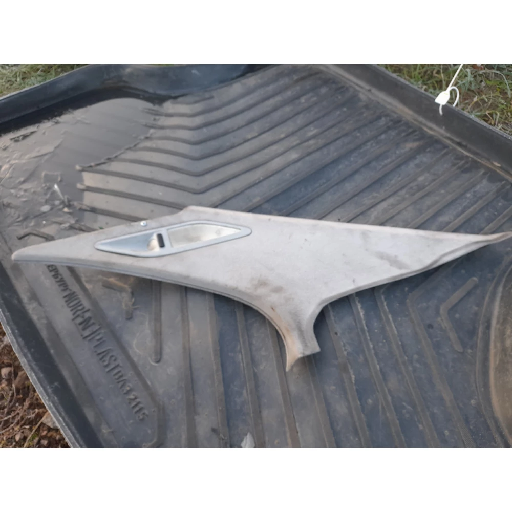 Обшивка задней правой стойки BMW e39