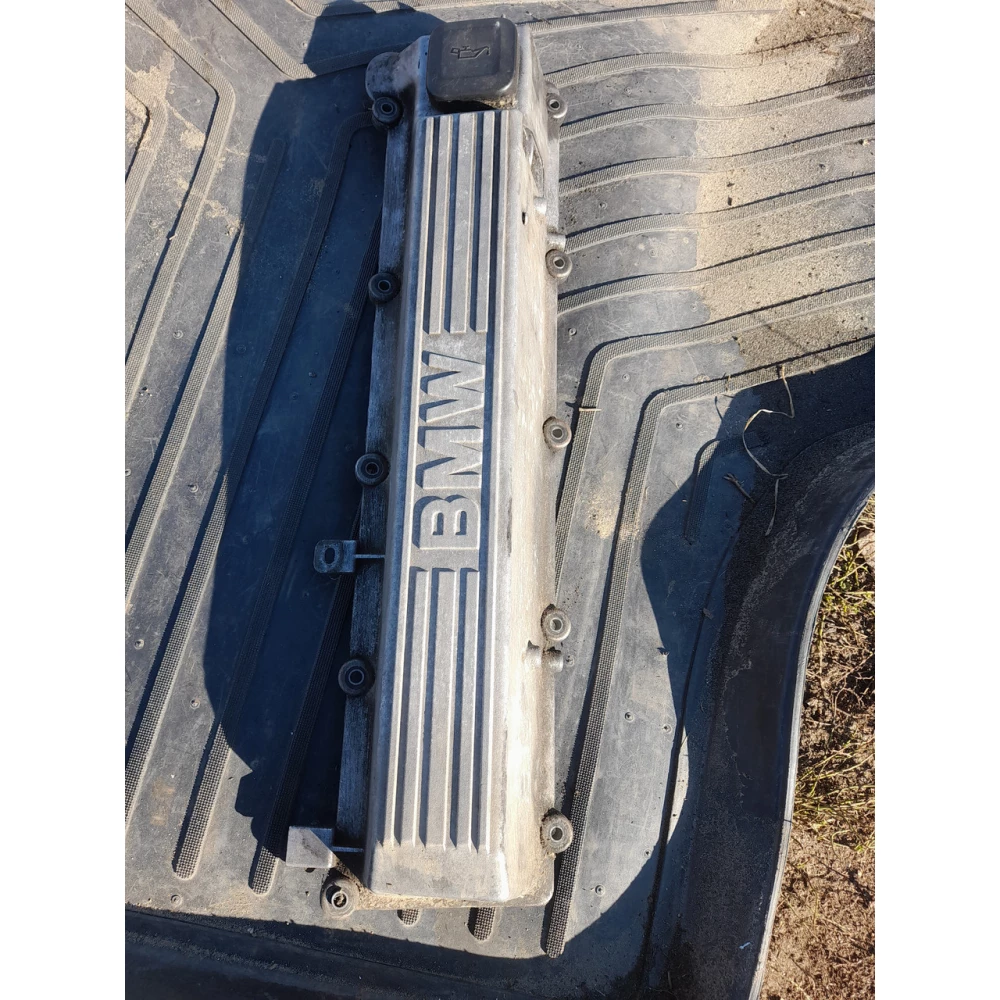 Клапана крышка BMW e39 2.5
