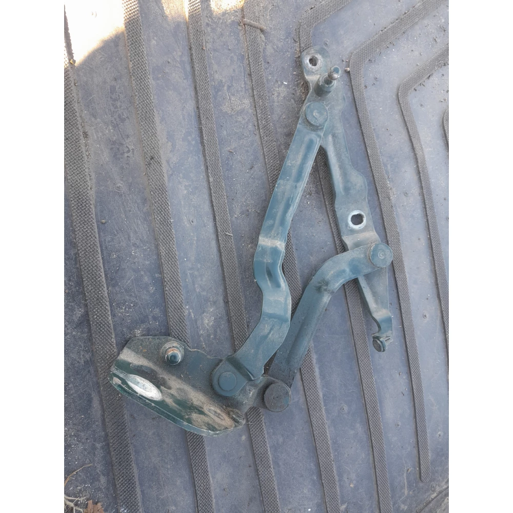 Петля крышки багажника Ауди а4б5