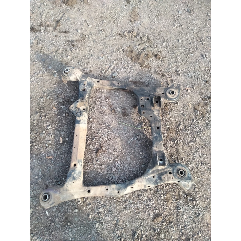 Передний подрамник Toyota Camry 10