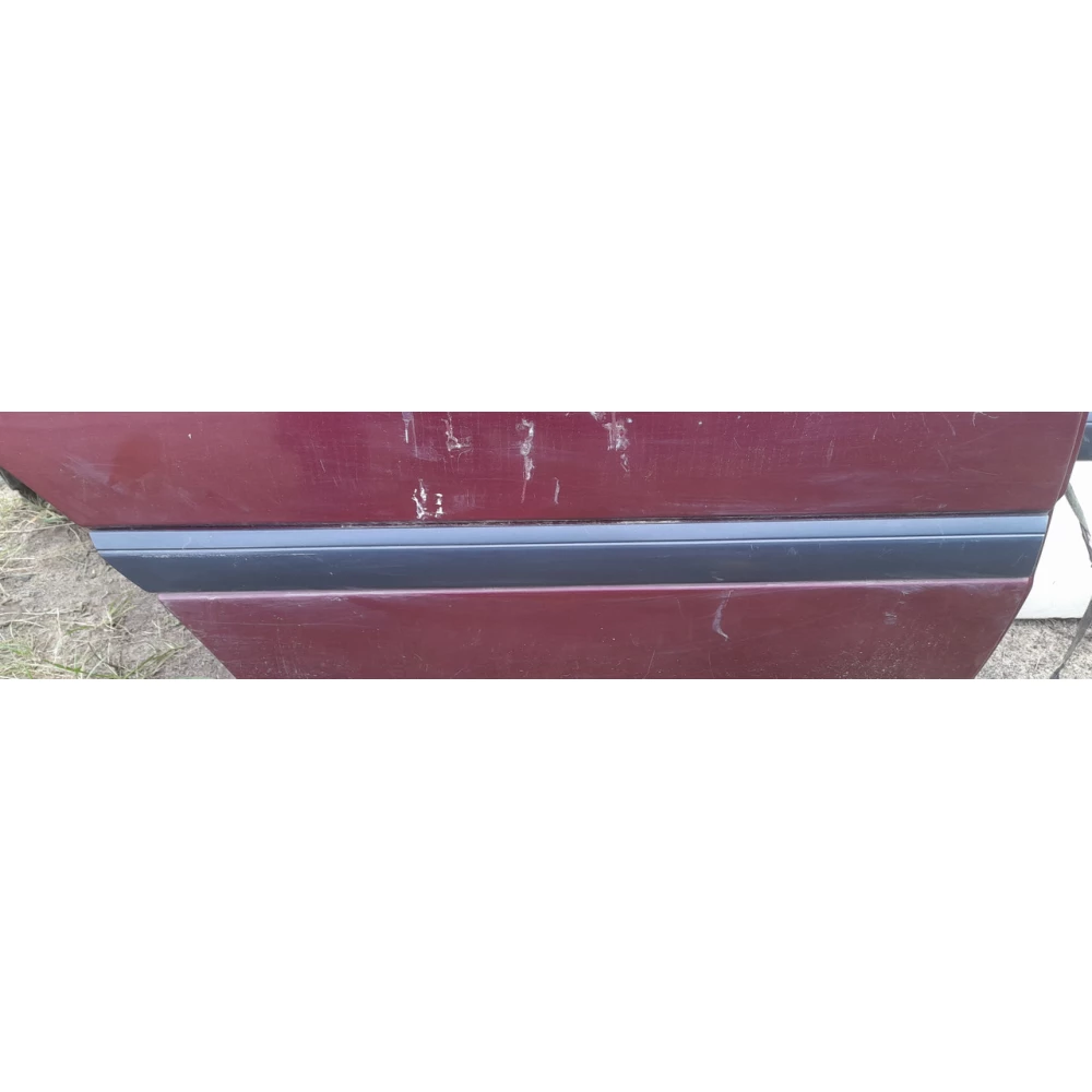 Молдинг задней правой двери Mercedes-Benz w202