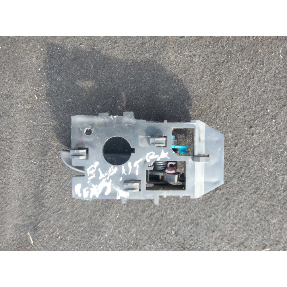 826102D000 ручка двери внутренняя левая Xyundai Elantra XD 3