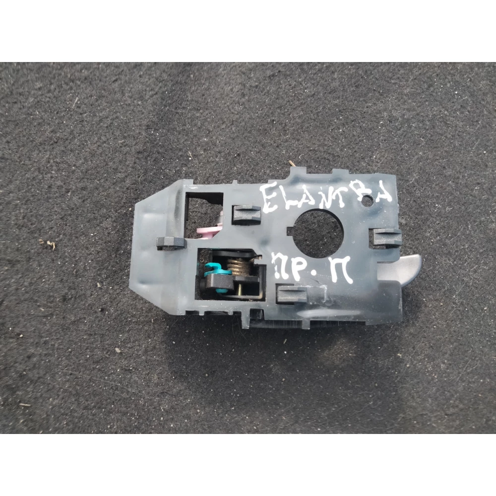 826202D000 ручка двери внутренняя передняя правая Xyundai Elantra XD 3