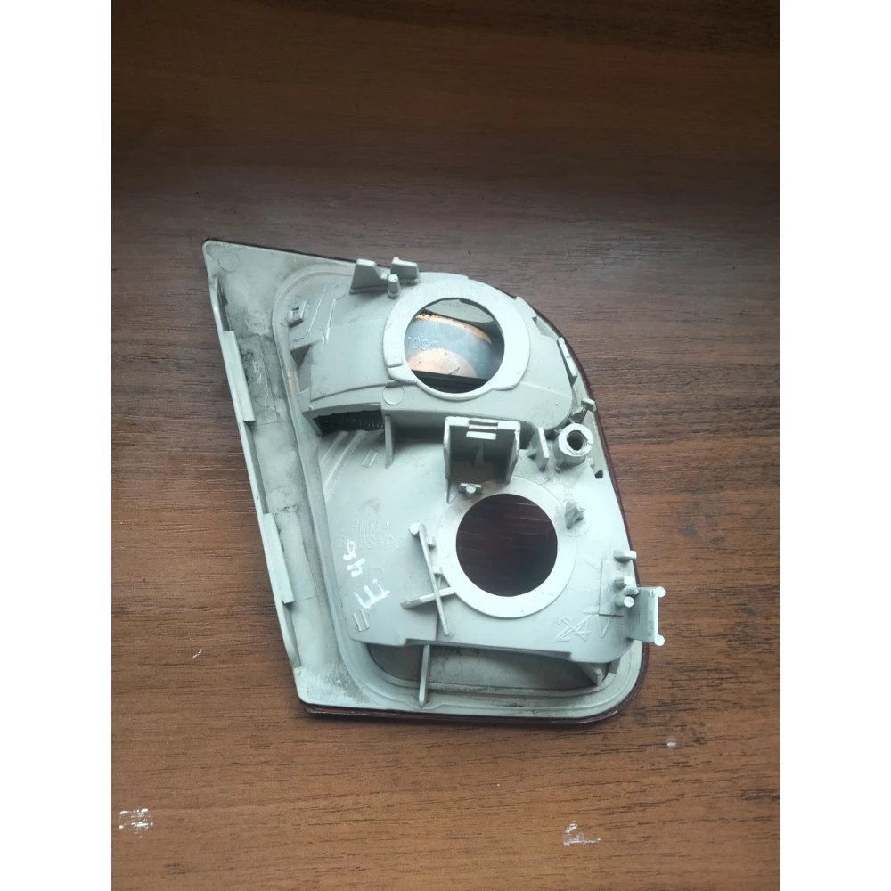 Фонарь задний внутренний правый BMW 3 E46 седан рестайлинг 30100039 , BM102BEDE4E Тайвань