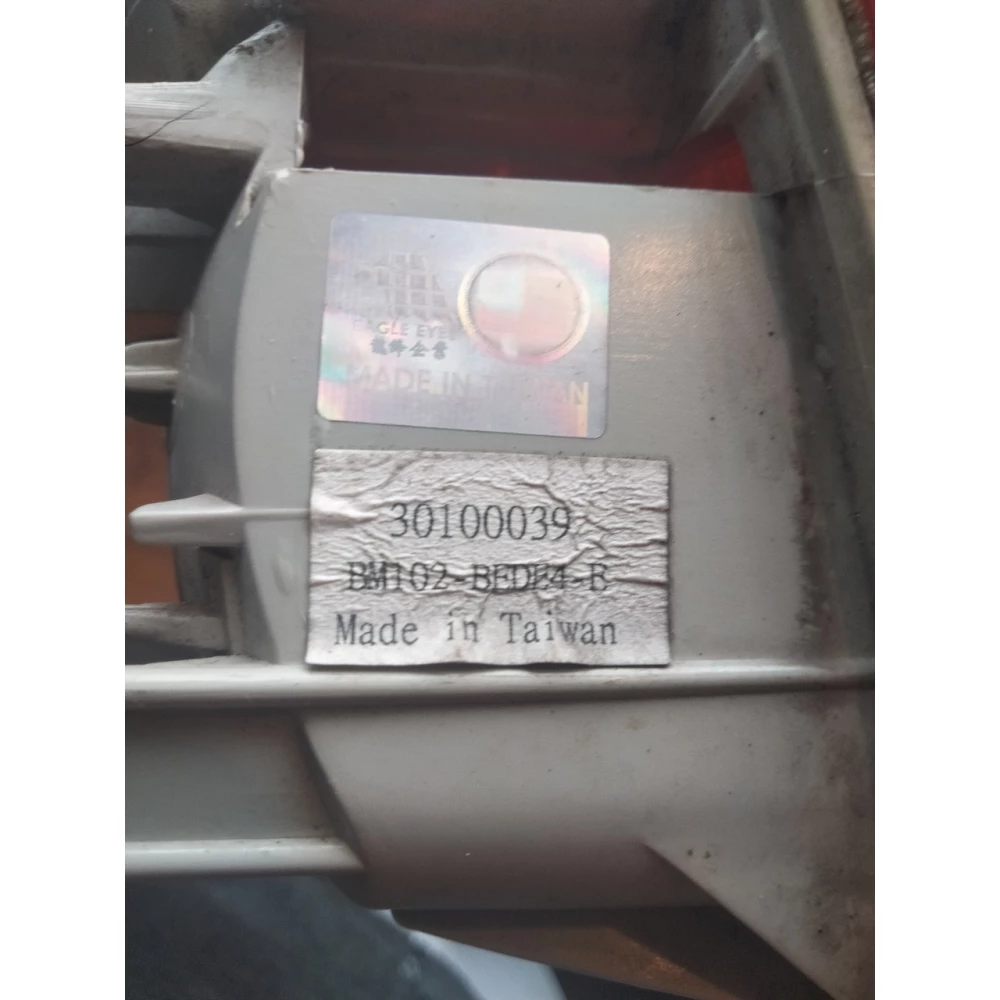 Фонарь задний внутренний правый BMW 3 E46 седан рестайлинг 30100039 , BM102BEDE4E Тайвань