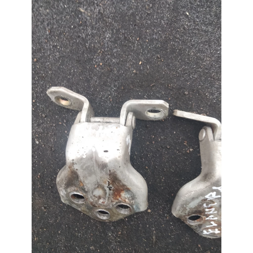 Петли передней правой двери Xyundai Elantra XD 3