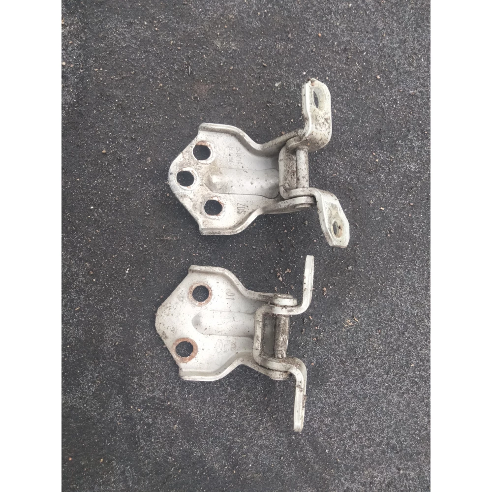 Петли передней правой двери Xyundai Elantra XD 3