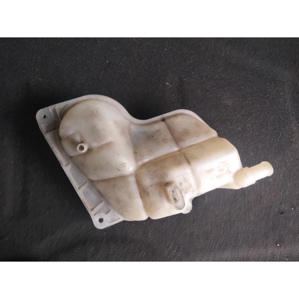 8D0121403L расширительный бачок системы охлаждения Audi A4 B5 Passat B5