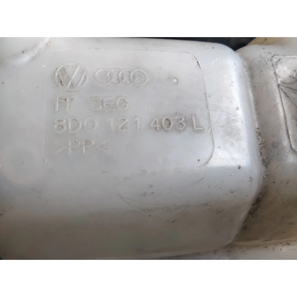 8D0121403L расширительный бачок системы охлаждения Audi A4 B5 Passat B5