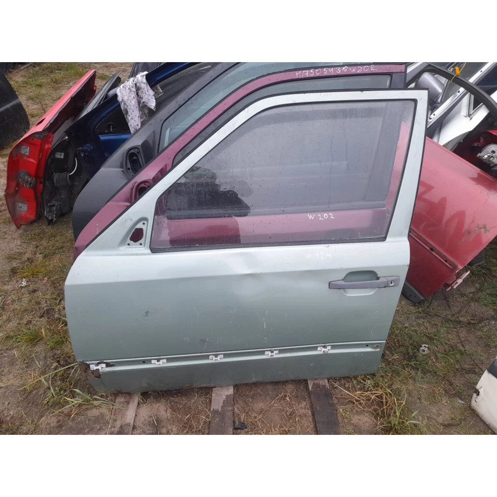 Передняя левая дверь Mercedes-Benz w124