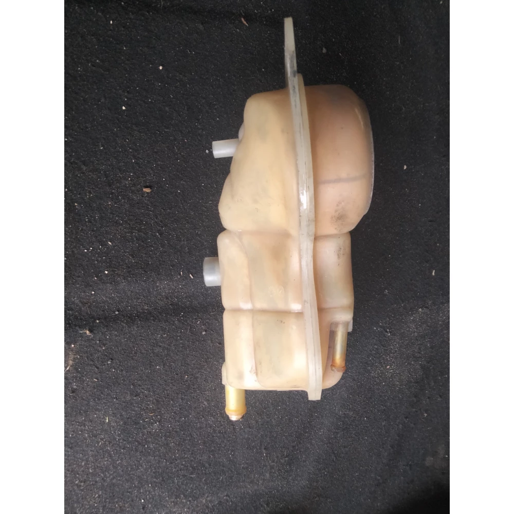 8D0121403D расширительный бачок системы охлаждения Audi A4 B5 Passat B5