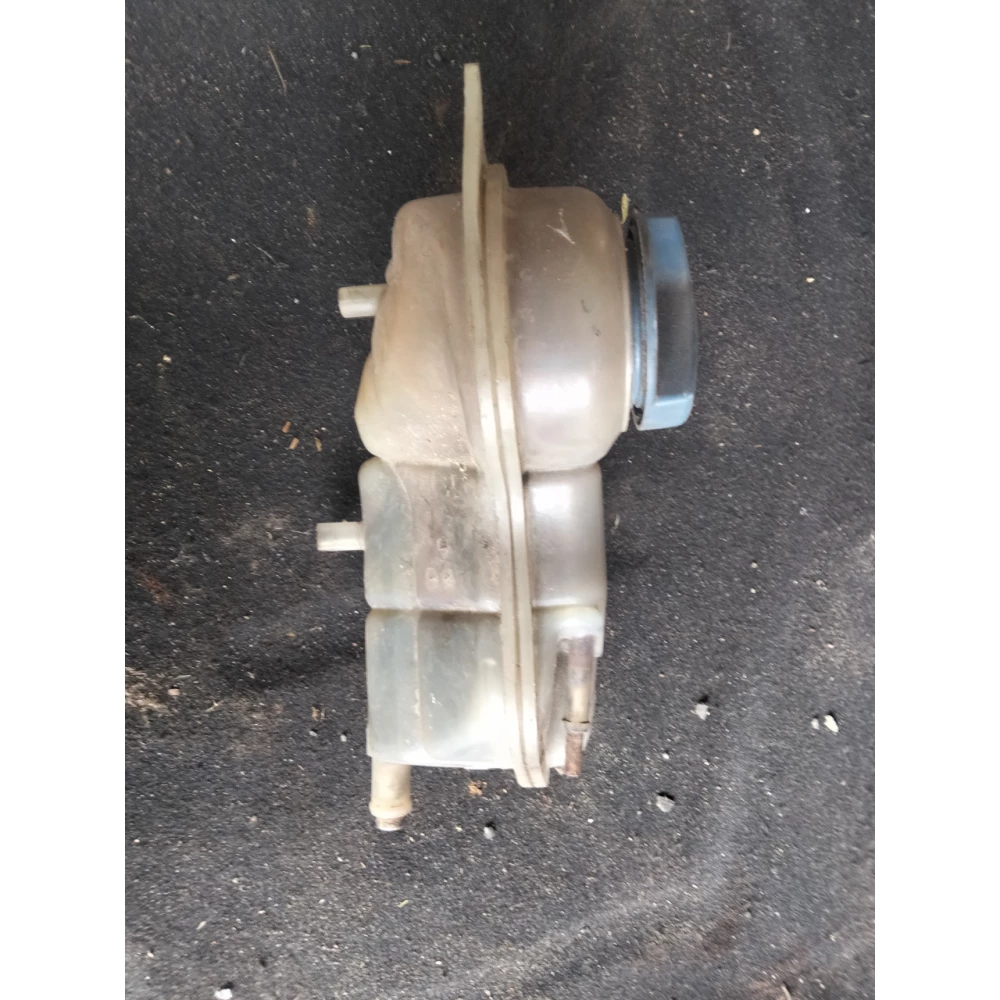 8D0121403J расширительный бачок системы охлаждения Audi A4 B5 1.9D