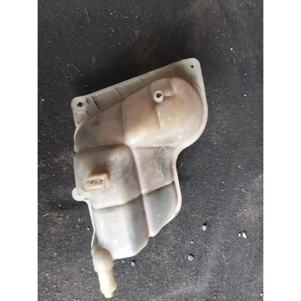 8D0121403J расширительный бачок системы охлаждения Audi A4 B5 1.9D