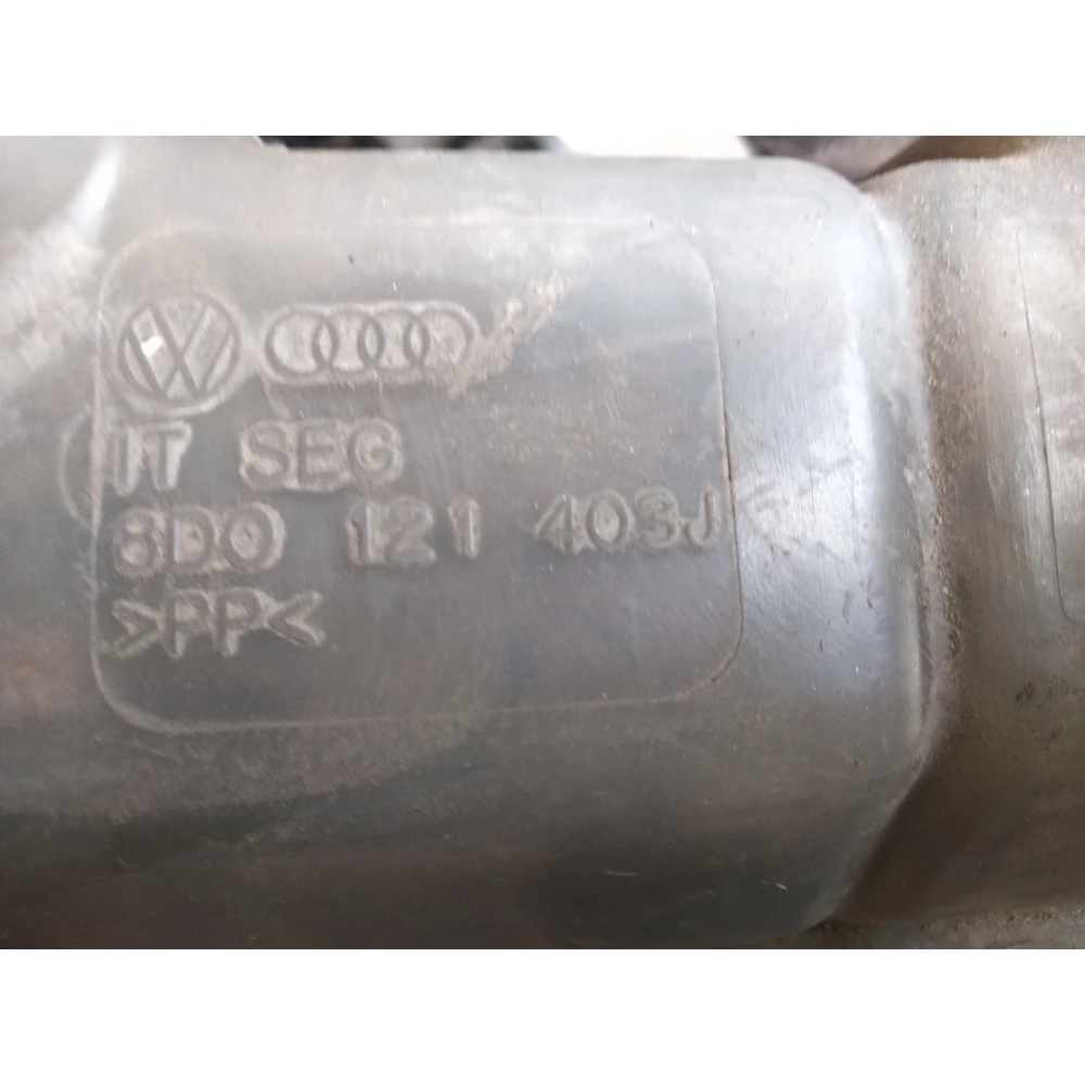8D0121403J расширительный бачок системы охлаждения Audi A4 B5 1.9D