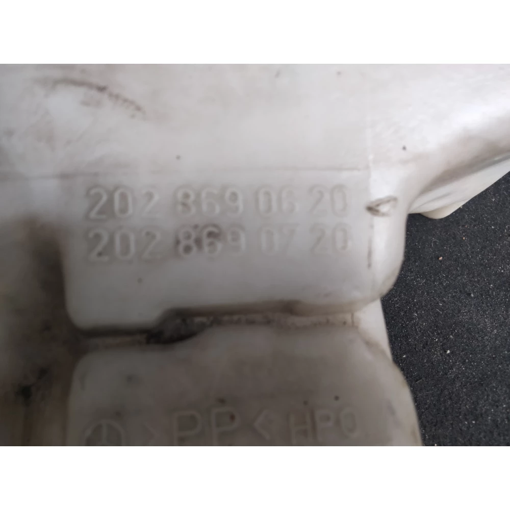 2028690620 бачок омывателя лобового стекла Mercedes Benz C202