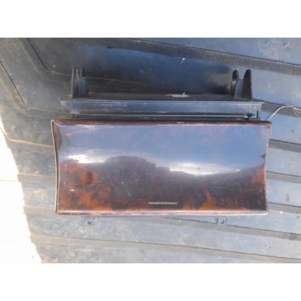 Пепельница  Mercedes-Benz w210