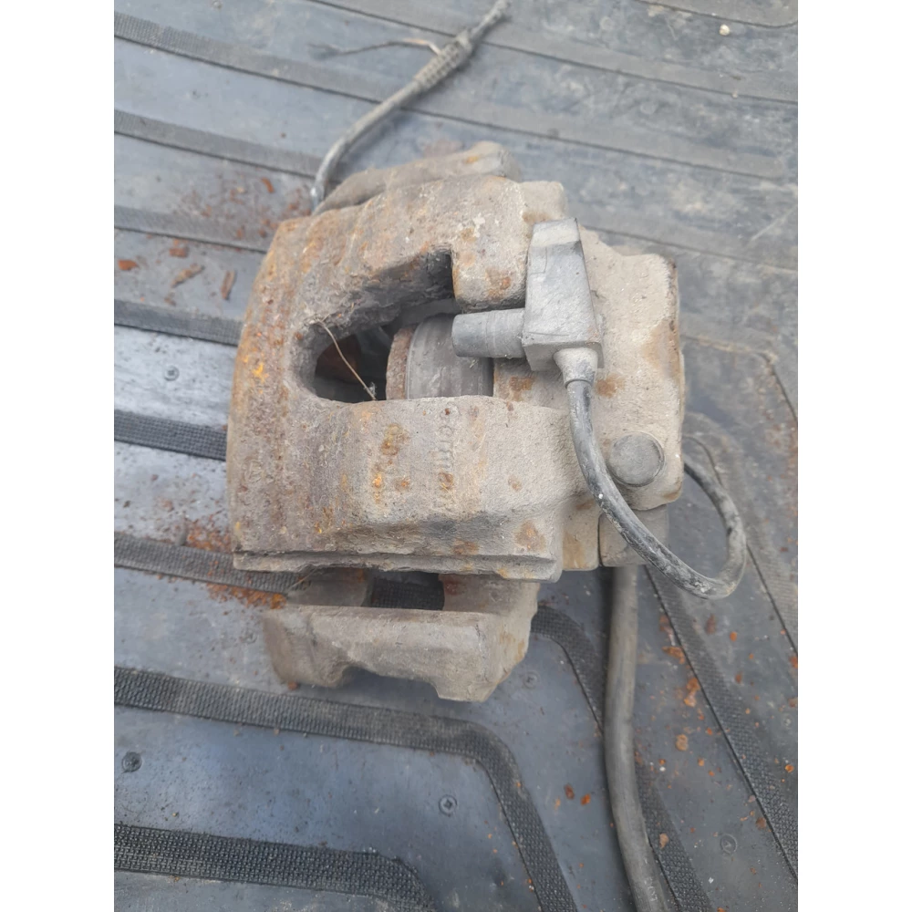 Передний левый супорт Mercedes-Benz w210