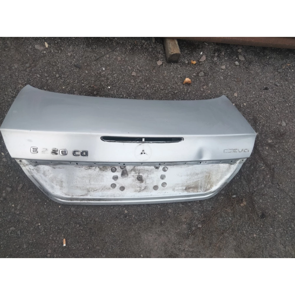 Крышка багажника седан Mercedes-Benz E-class W211
