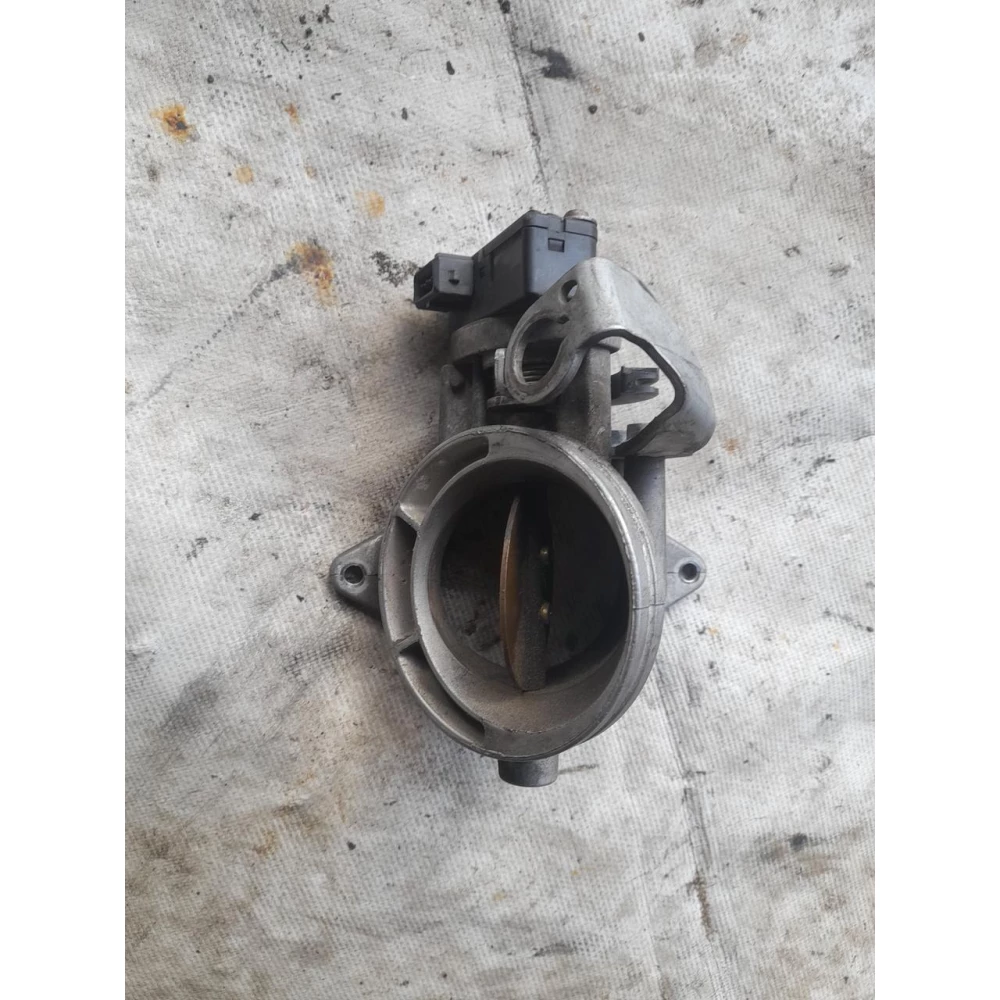 1363 1703562 дросельная заслонка  BMW E39